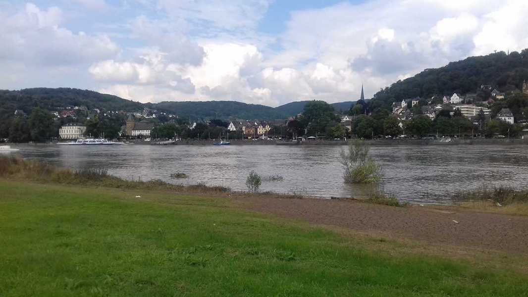Linz am rhein vom anderen Rheinufer